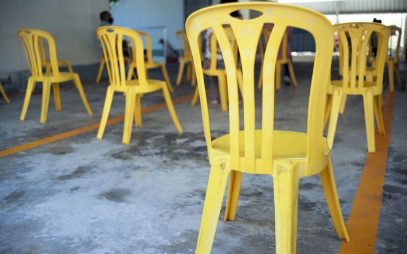 Encuentra sillas plásticas ideales para exteriores en Costa Rica